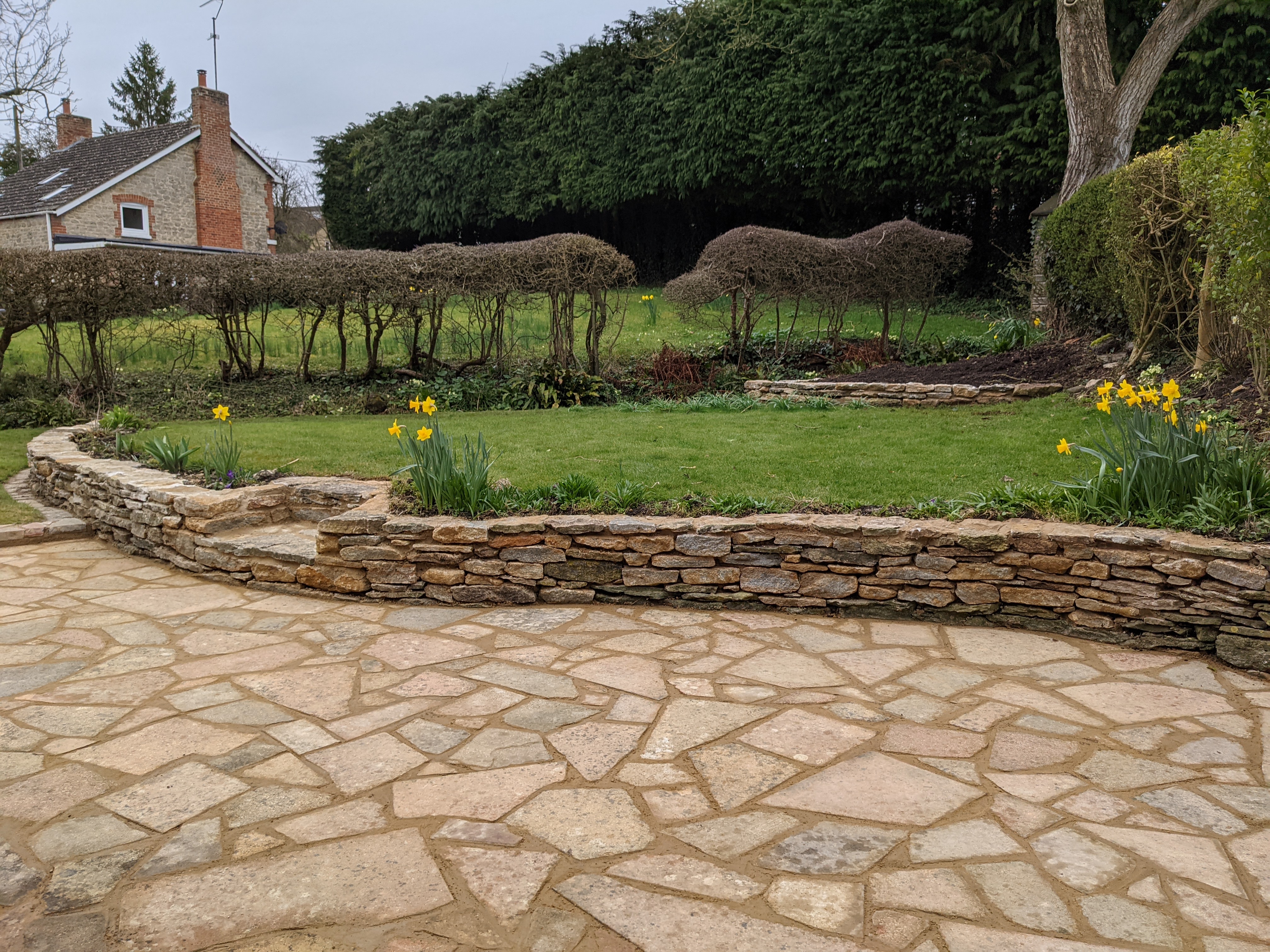 Cotswold Stone Wall and Crazy Paving